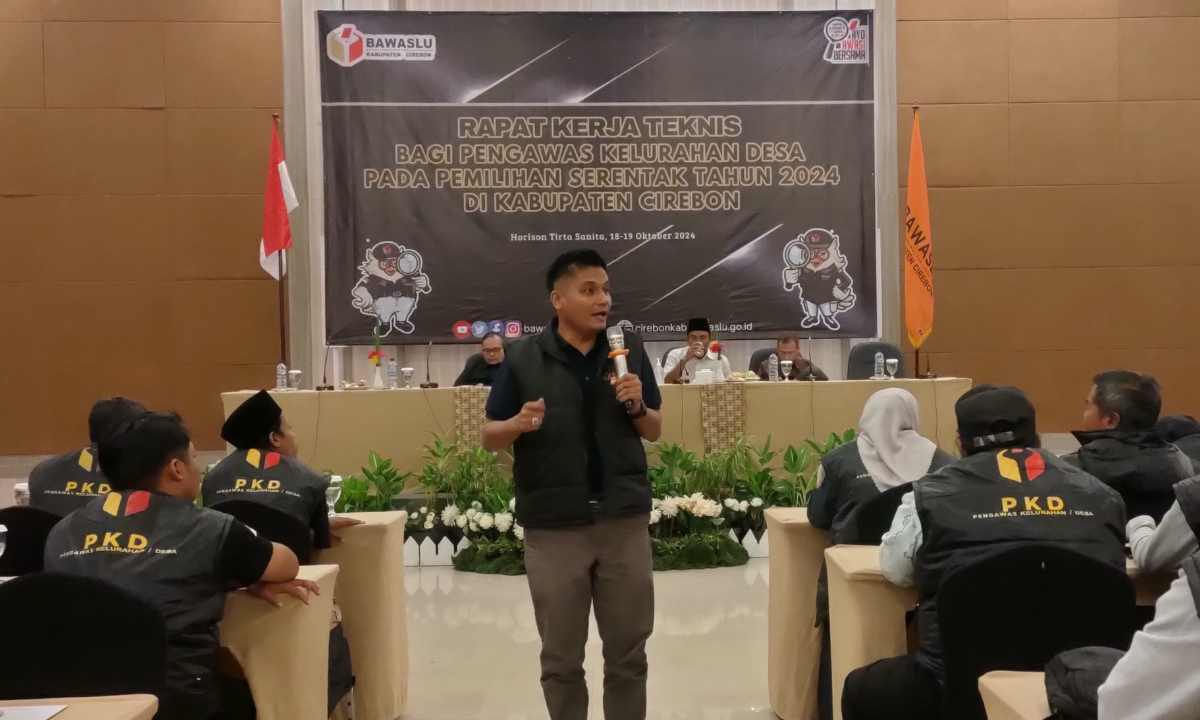 Ketua Bawaslu Kabupaten Cirebon Memberikan Sambutan Pada Rakernis PKD