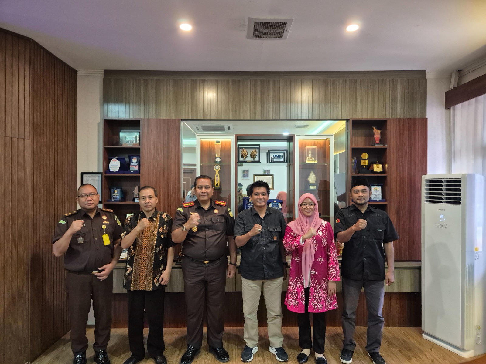 foto Bersama Kajari Kabupaten Cirebon