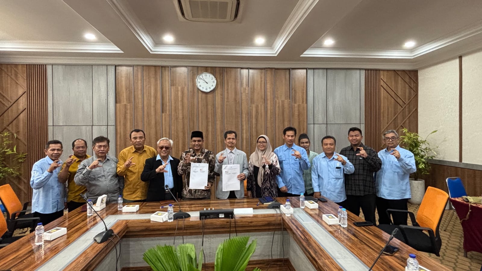 foto Bersama Rektorat UIN SSC Setelah Penandatanganan MoU