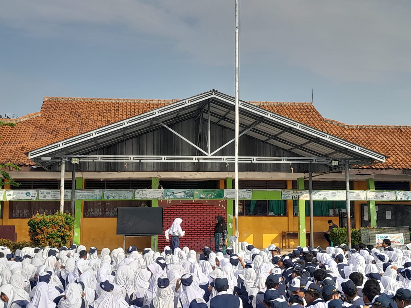 Koordinator Divisi P2HM Maryam Hito Mengajar Siswa SMPN 1 Tengah Tani