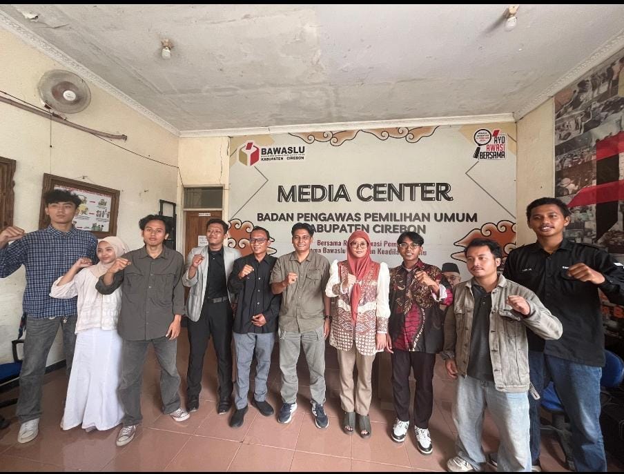foto bersama dengan DEMA UIN Siber Syekh Nurjati setelah audiensi