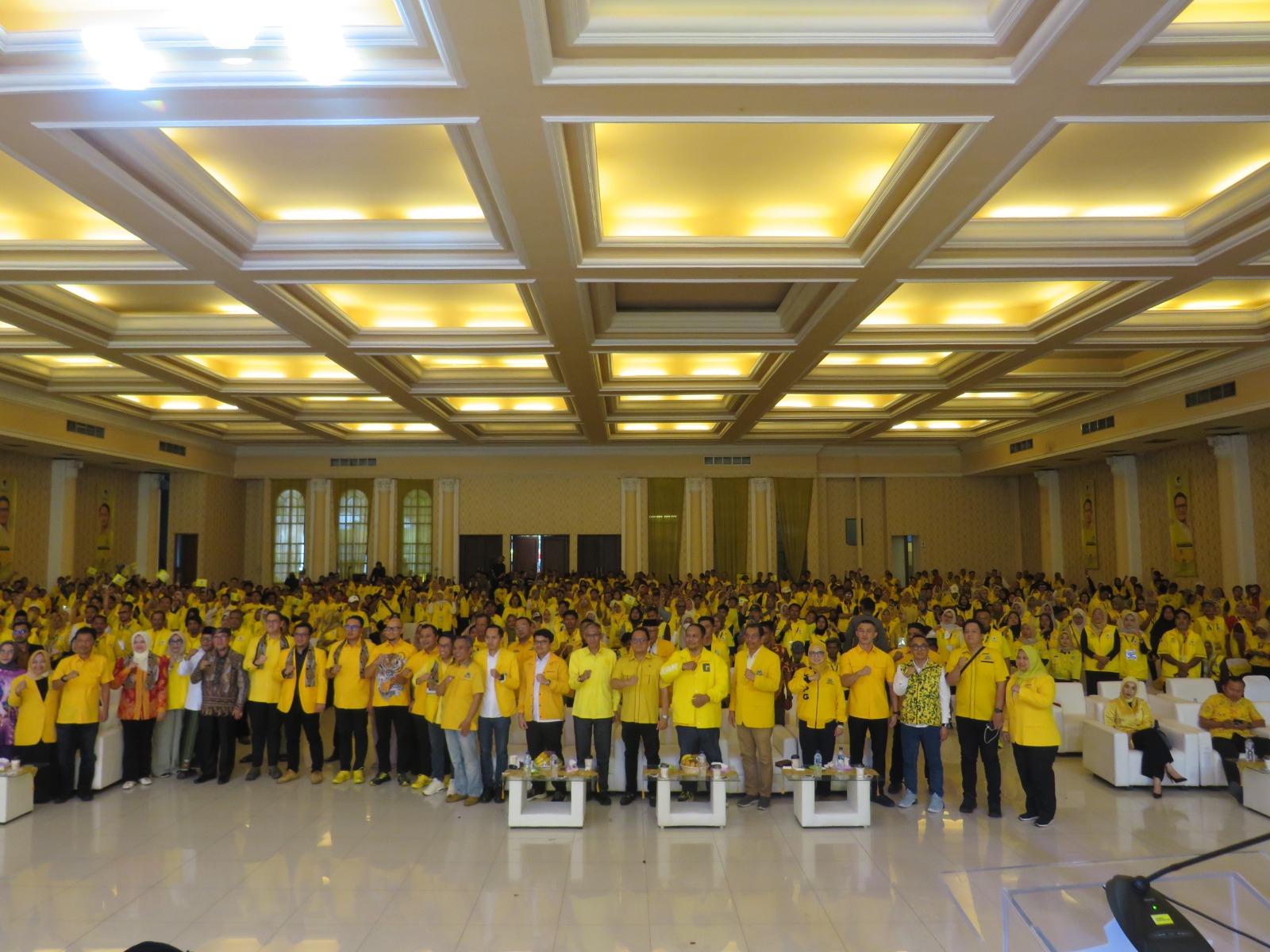 Foto Bersama Kader dan Pengurus DPD Partai Golkar Kabupaten Cirebon