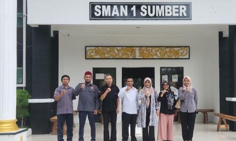 Fotbar Koordinasi Bawaslu dengan SMAN 1 Sumber