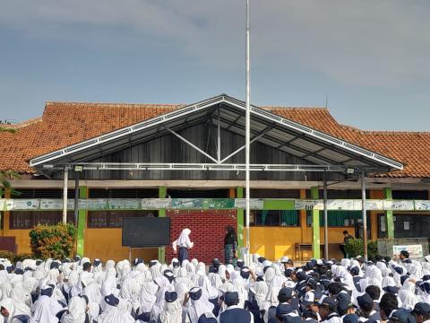 Koordinator Divisi P2HM Maryam Hito Mengajar Siswa SMPN 1 Tengah Tani
