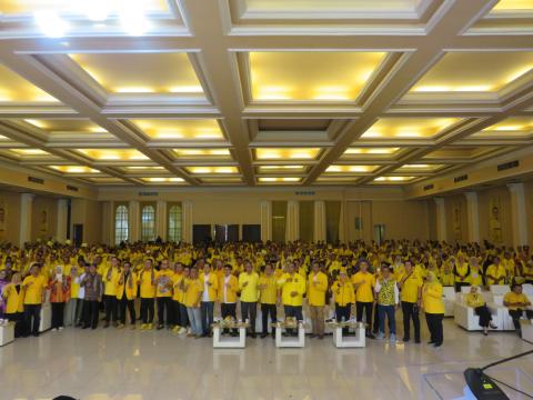Foto Bersama Kader dan Pengurus DPD Partai Golkar Kabupaten Cirebon