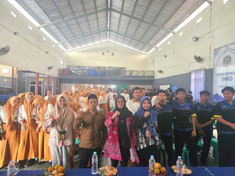 Bawaslu Kabupaten Cirebon Mengajar Demokrasi dan Kepemiluan di SMK ISDA Babakan, Dorong Pemilih Muda Jadi Pilar Demokrasi