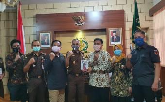 Koordinasi Lintas Sektoral Bawaslu Kabupaten Cirebon dengan Kejaksaan Negeri Sumber
