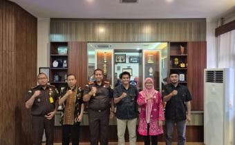 foto Bersama Kajari Kabupaten Cirebon