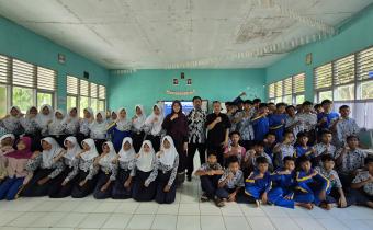 Foto Bersama Siswa-siswi SMP Satu Atap Negeri Talun