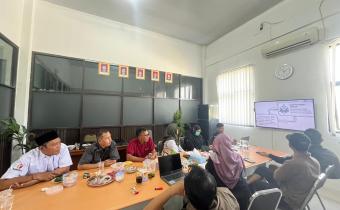 Photo Dokumentasi Rapat Bawaslu Kabupaten Cirebon dengan KPU Kabupaten Cirebon