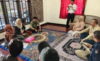 foto proses Pencocokan dan Penelitian di salah satu rumah warga yang menjadi sample