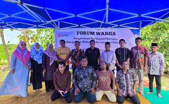 Foto bersama warga Desa Balerante